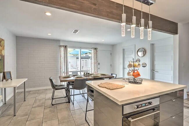 Building Photo - 7720 E Heatherbrae Ave