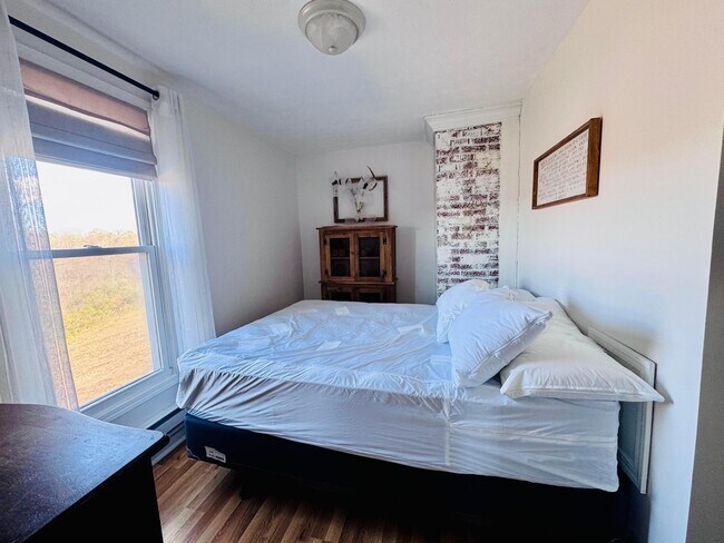 Building Photo - 3420 Point Lookout Rd