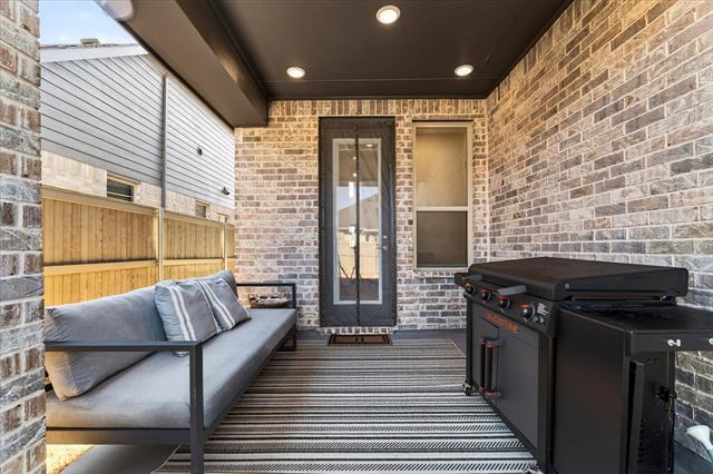 Building Photo - 1908 Elm Pl