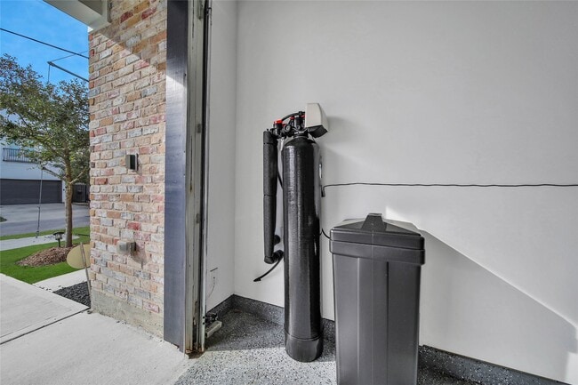 Building Photo - 1306 Laird St