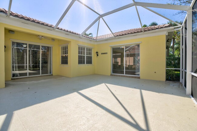 Building Photo - 256 San Remo Dr