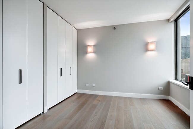 Building Photo - 501 N Clinton St