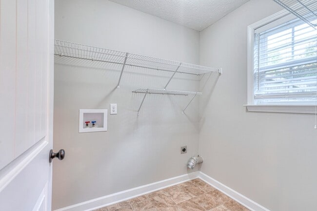 Building Photo - 1485 Round Rock Dr