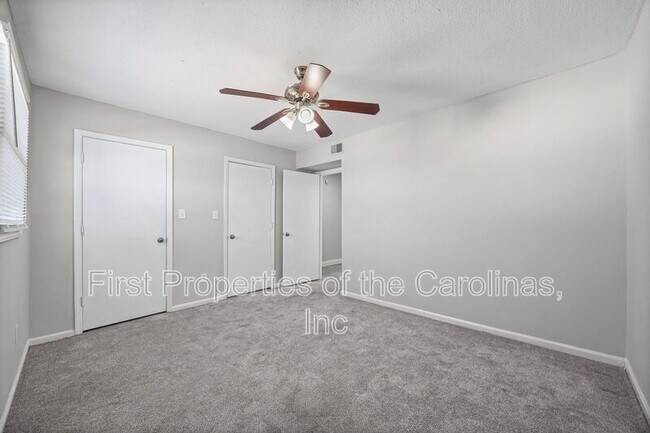 Building Photo - 7906 Oak Meadow Ct