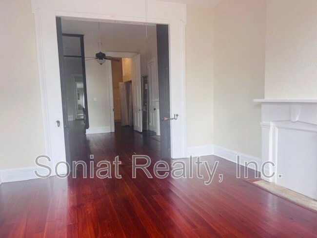 Building Photo - 2501 Burgundy St