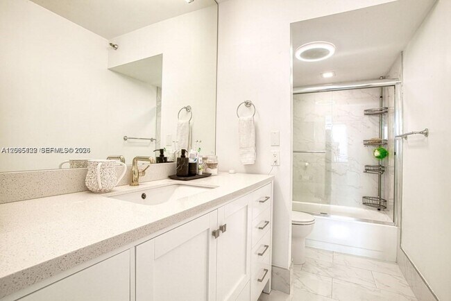 Building Photo - 20225 NE 34th Ct