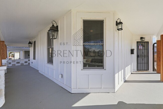 Building Photo - Fully Renovated 4bed, 3bath Home with Fenced In Yard