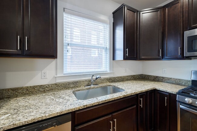 Building Photo - 408 N Robinson St