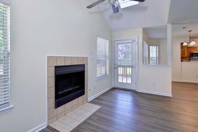 Building Photo - Convenient Coventry Home