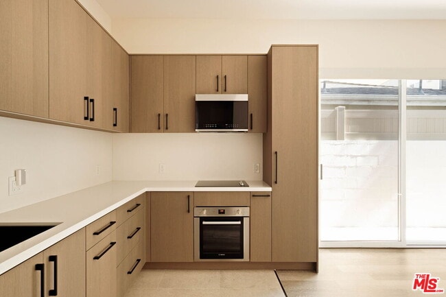 Building Photo - 2325 27th St