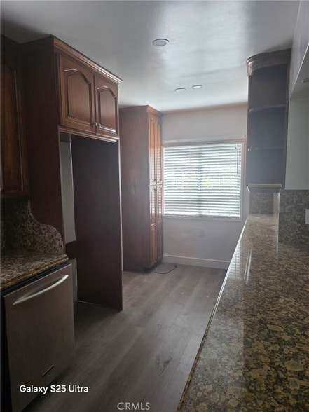 Building Photo - 521 E Valencia Ave