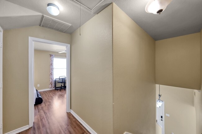 Building Photo - 125 Pine St