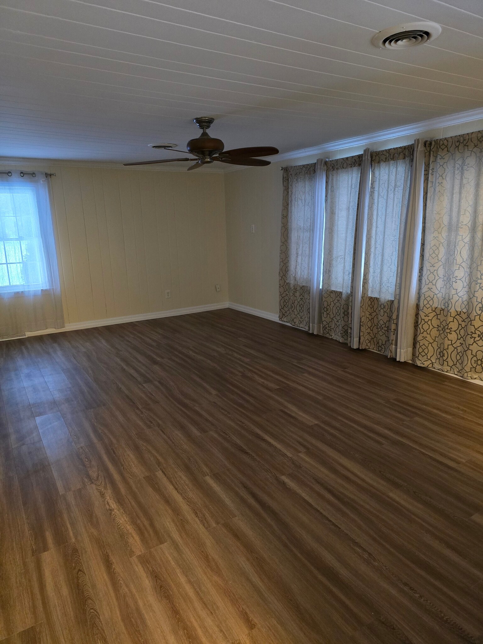 living room - 4435 Clifford Rd