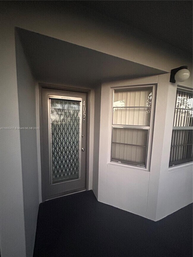 Building Photo - 1351 SW 125th Ave