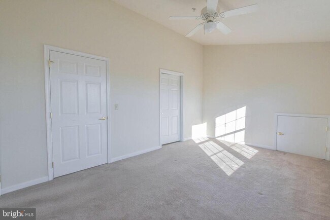 Building Photo - 45521 Westmeath Way