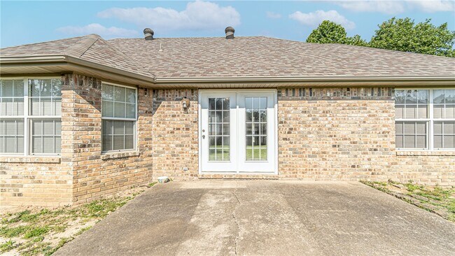 Building Photo - 213 Shane Dr