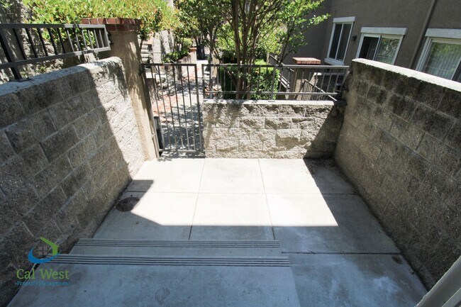 Building Photo - $3,695 - Spacious 2 Bedroom, 2.5 bath tri-level townhouse near Communication Hill in Lancaster Gates