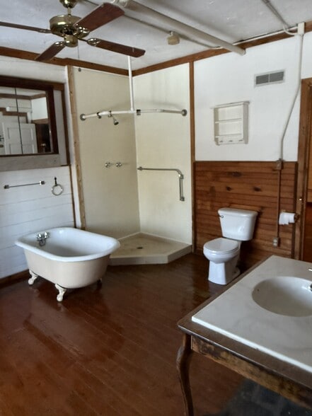 Shared Bath, shower and tub - 15 Wabank Rd