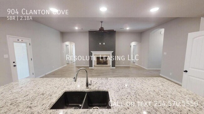 Building Photo - 904 Clanton Cove