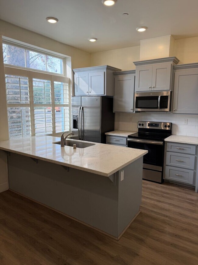 Building Photo - 303 U St