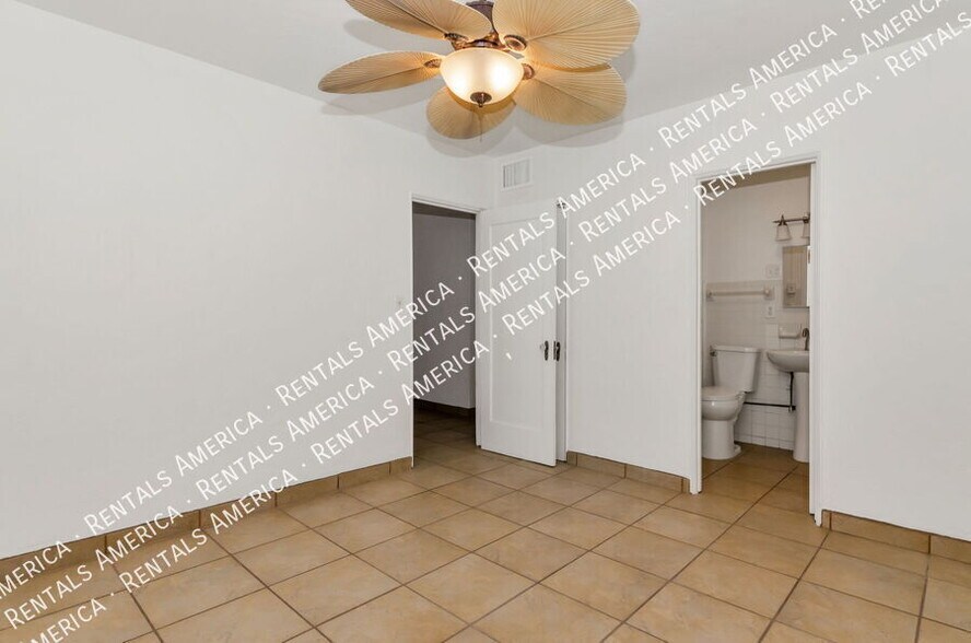 Building Photo - 1119 E Silver St