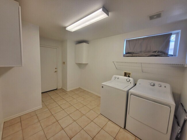 Building Photo - 47 Fountainhead Cir