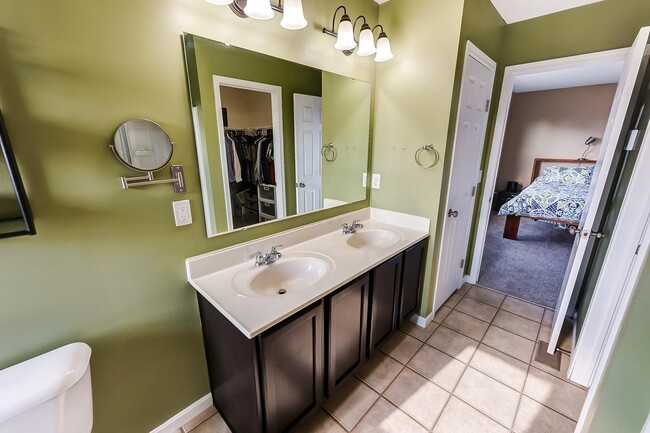 Building Photo - 6995 Hearthwood Dr