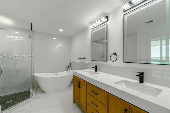 Building Photo - 7914 Harbor Island Dr