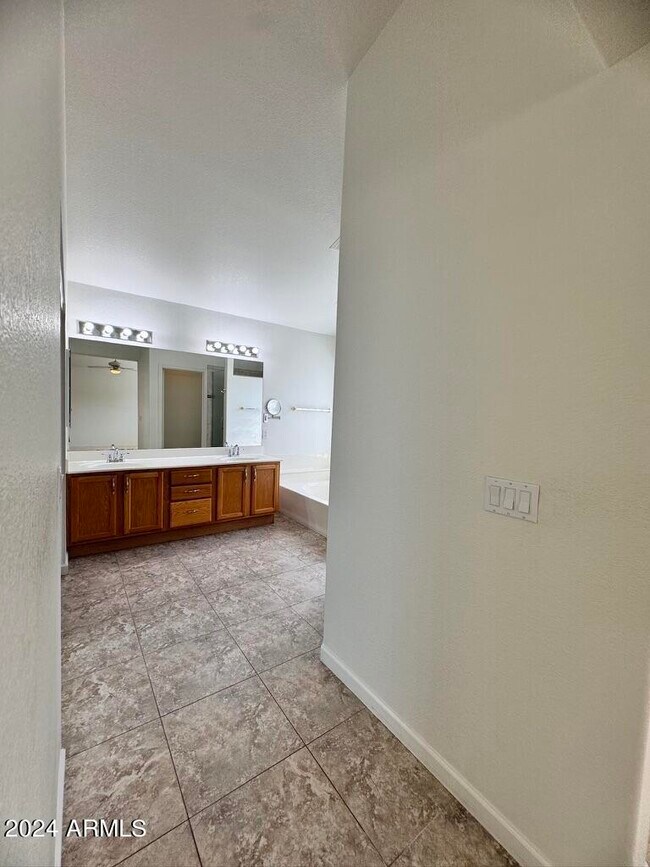 Building Photo - 1873 W Falcon Dr