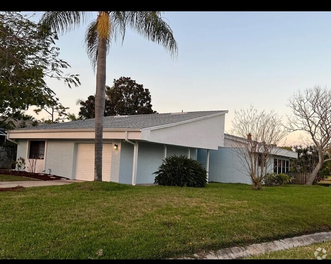 Building Photo - 441 Myrtlewood Rd