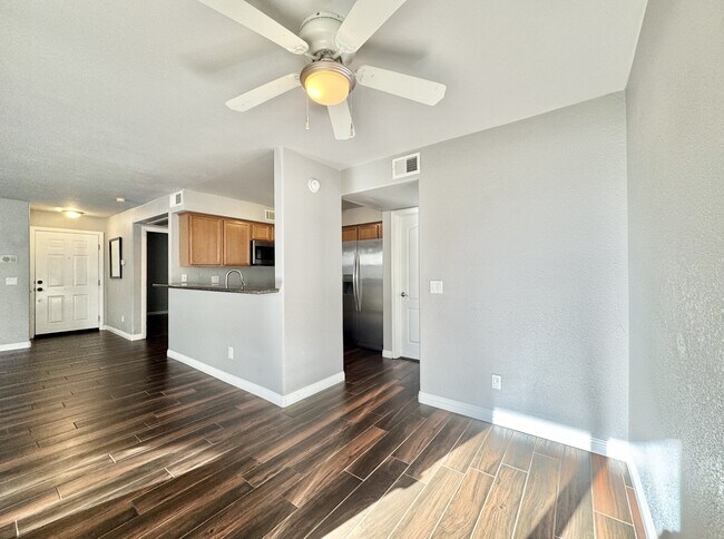 Building Photo - 9325 W Desert Inn Rd