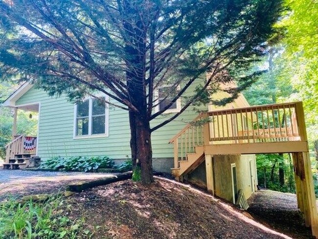 Primary Photo - Peaceful Black Mountain Cottage