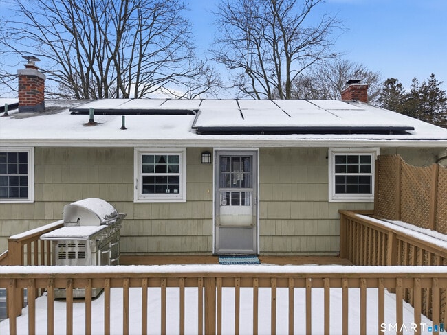 Building Photo - 10 College St