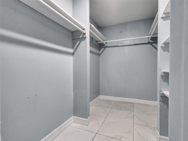 Building Photo - 6410 Barrygate Dr