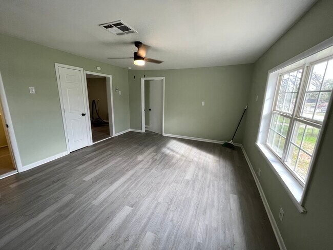 Living room - 321 E Fillmore Ave
