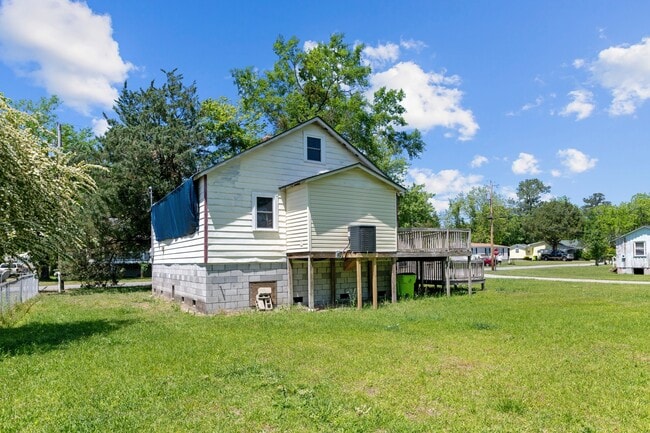 Building Photo - 209 Ellington St