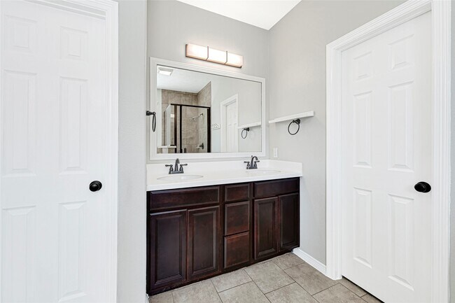 Building Photo - 2865 Milano Ln