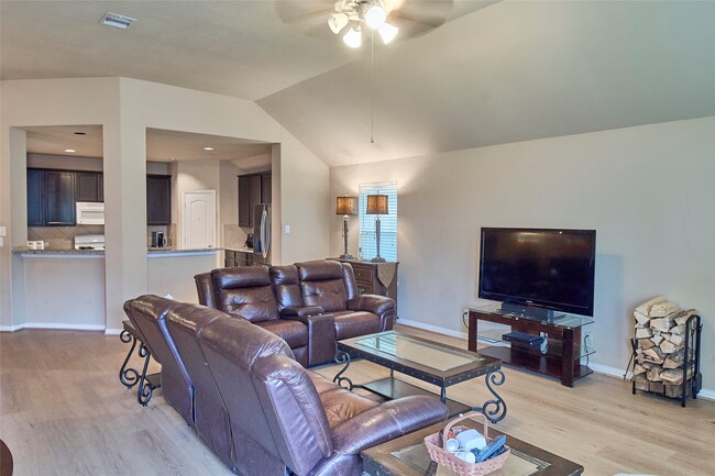 Building Photo - 26418 Green Heron Dr