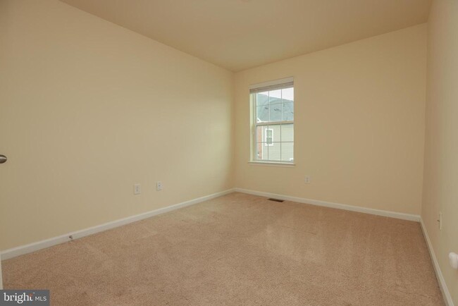 Building Photo - 7954 Blue Stream Dr
