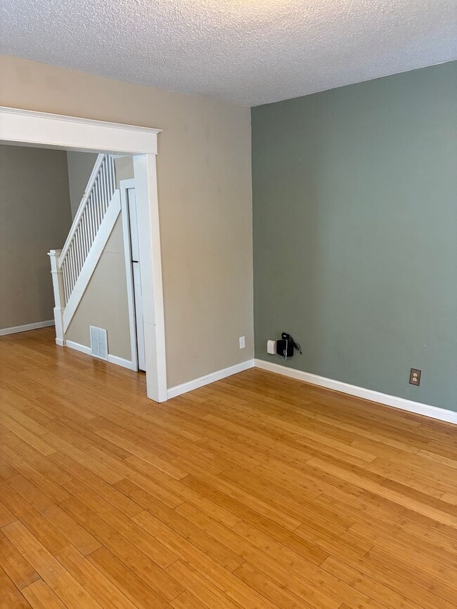 Building Photo - Charming 2-Bedroom, 1.5-Bath with Garage & Fenced Yard