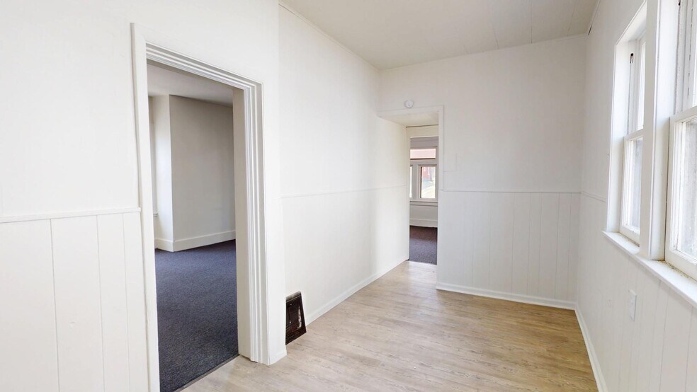 Building Photo - 109 W Ely St