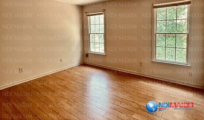 Building Photo - Nice house overlooking pool and playground in Duluth