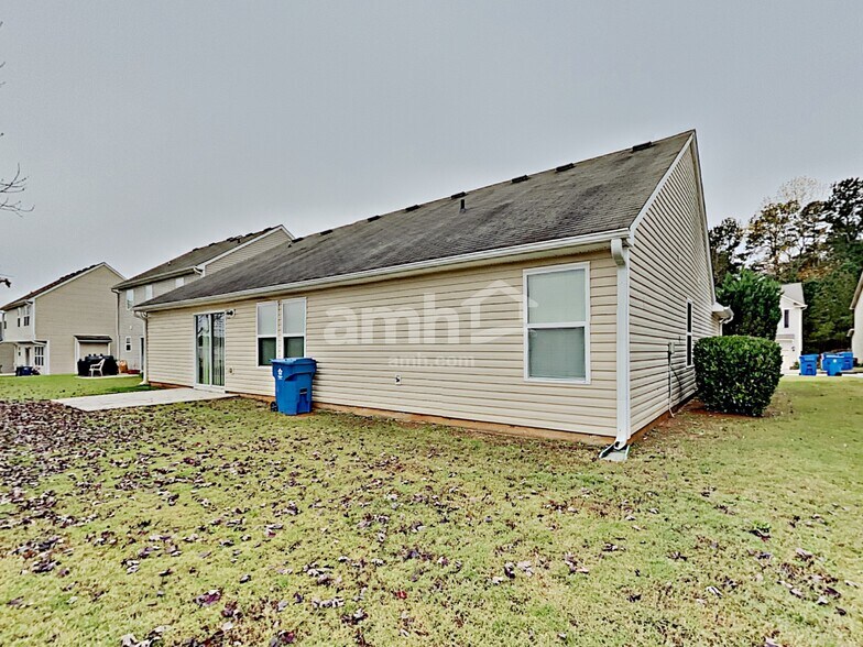 Building Photo - 975 Donington Cir