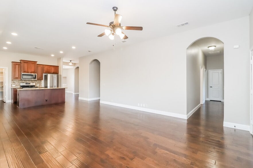 Building Photo - 429 Calvert Dr