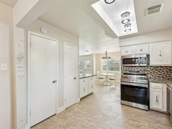Building Photo - 15414 Lanswick Dr