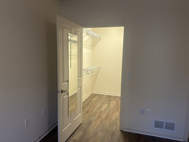 Building Photo - Spacious and Convenient – 3 Bedroom / 3 Ba...