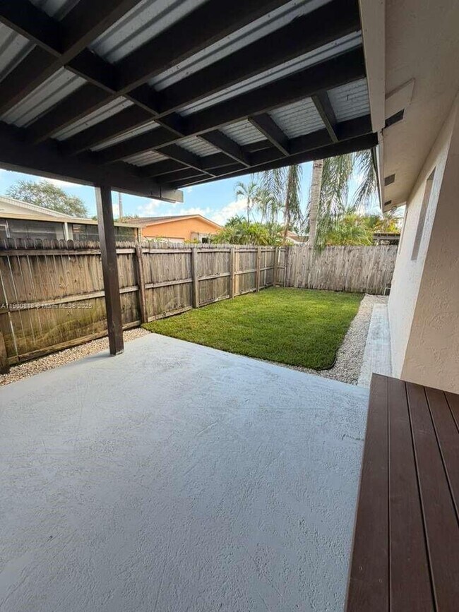 Building Photo - 219 SE 8th St