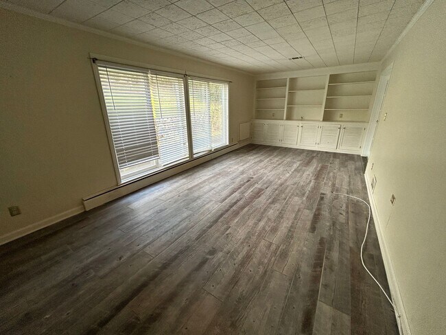 Building Photo - Charming 3/2 House in College Heights- $2,095