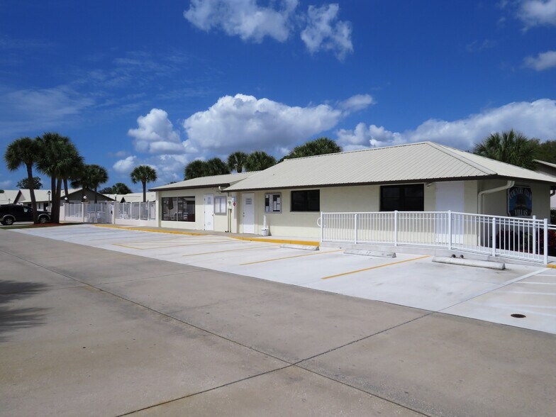 Building Photo - 111 Villaway