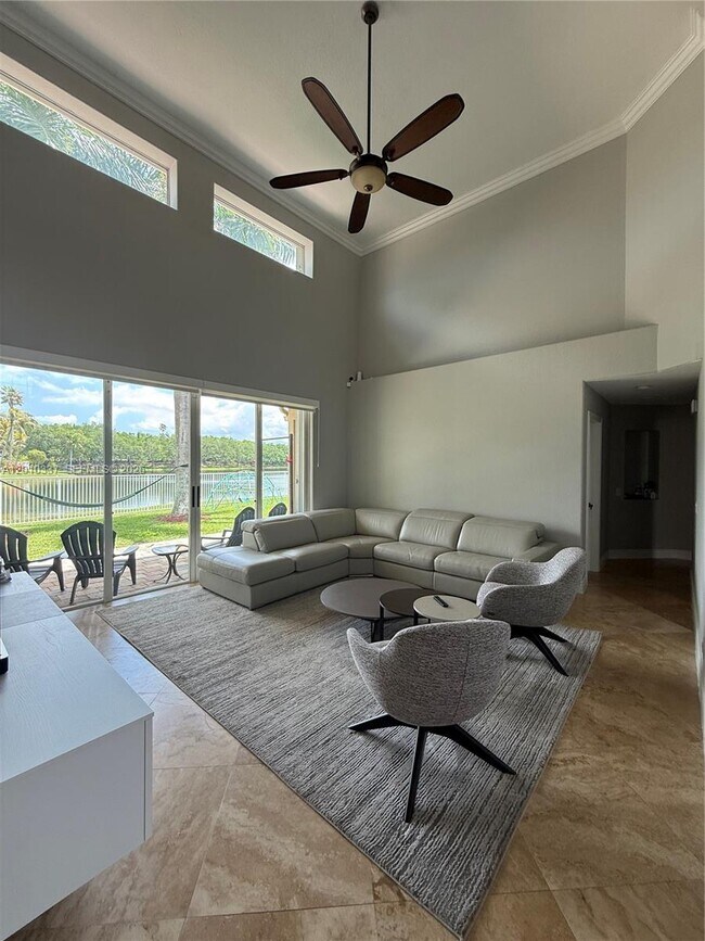 Building Photo - 1070 Capistrano